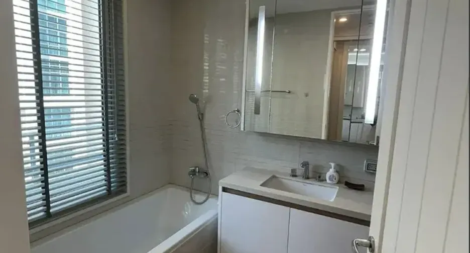 À louer 2 chambres condo à Pathum Wan, Bangkok