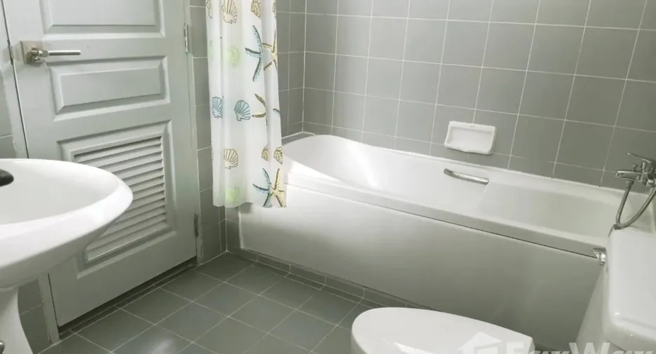 For rent 2 bedrooms condo in Khlong Toei, Bangkok