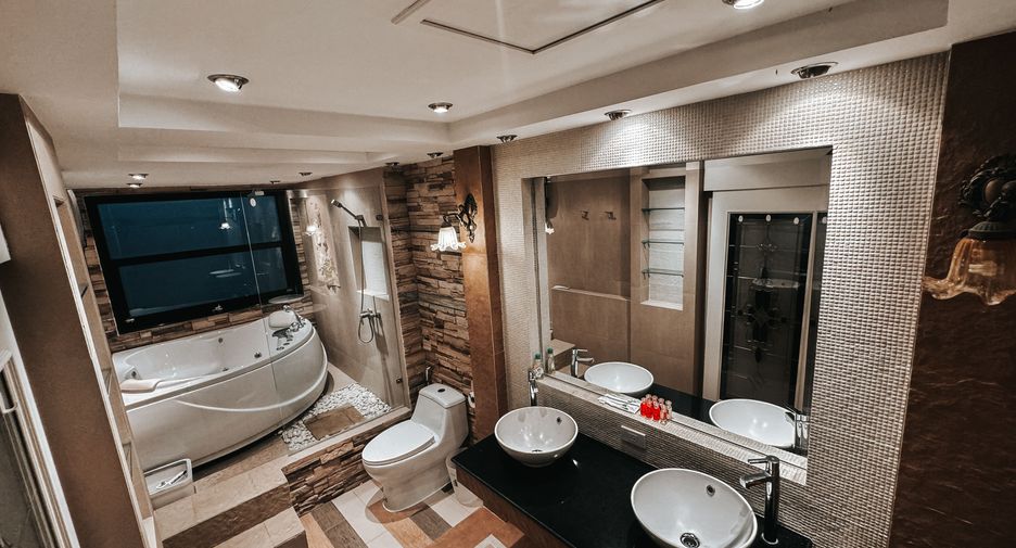À vendre 4 chambres condo à Pratumnak, Pattaya