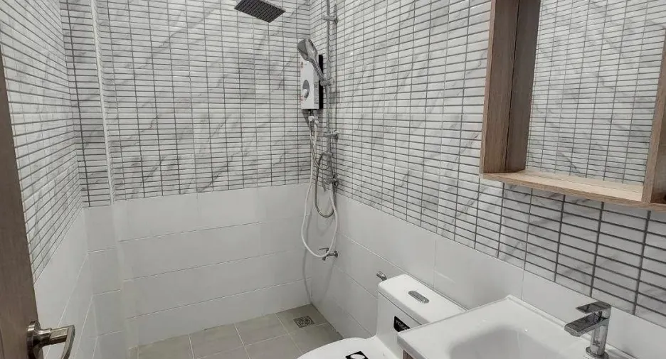 For sale 4 bedrooms house in Saraphi, Chiang Mai