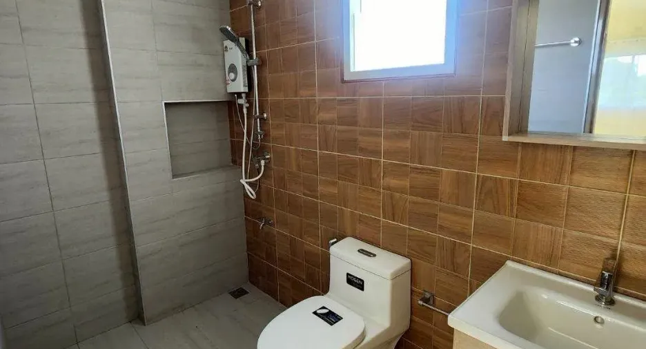 For sale 4 bedrooms house in Saraphi, Chiang Mai