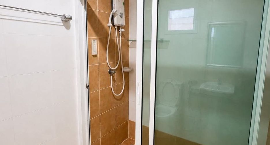 For sale 5 bedrooms house in San Kamphaeng, Chiang Mai