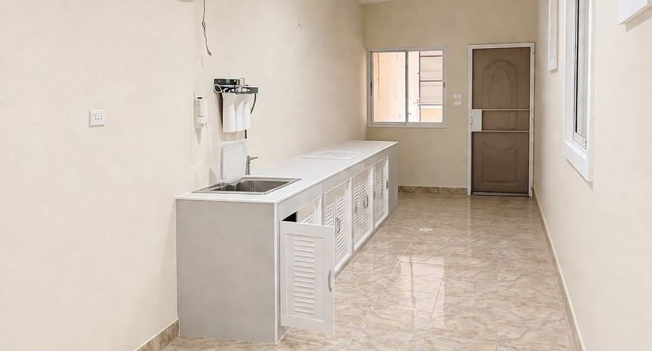 For sale 5 bedrooms house in San Kamphaeng, Chiang Mai