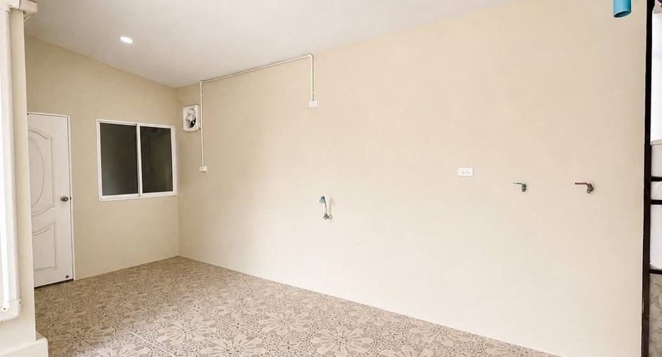 For sale 5 bedrooms house in San Kamphaeng, Chiang Mai
