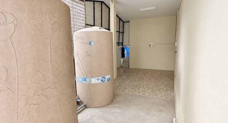 For sale 5 bedrooms house in San Kamphaeng, Chiang Mai