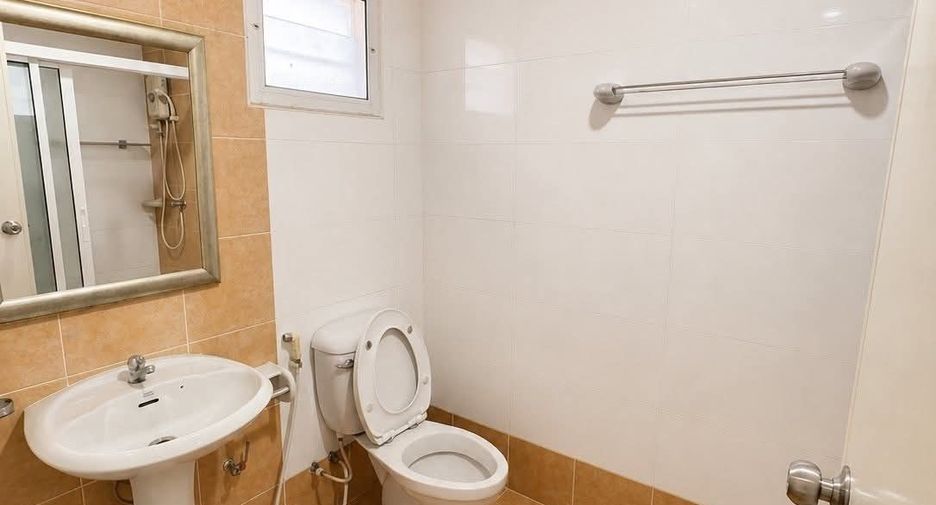 For sale 5 bedrooms house in San Kamphaeng, Chiang Mai
