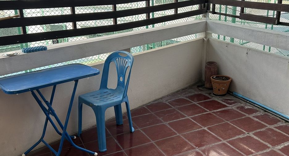 For rent 8 bedrooms retail Space in Watthana, Bangkok