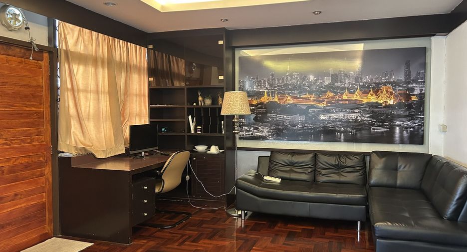For rent 8 bedrooms retail Space in Watthana, Bangkok