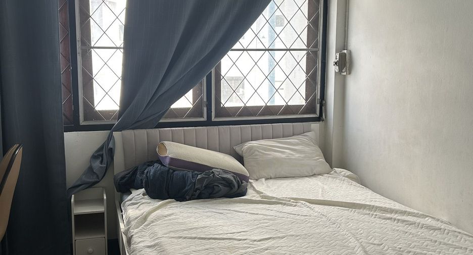 For rent 8 bedrooms retail Space in Watthana, Bangkok