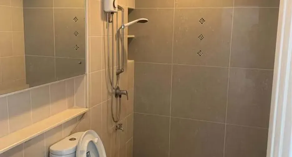 For rent 3 bedrooms townhouse in Wang Thonglang, Bangkok