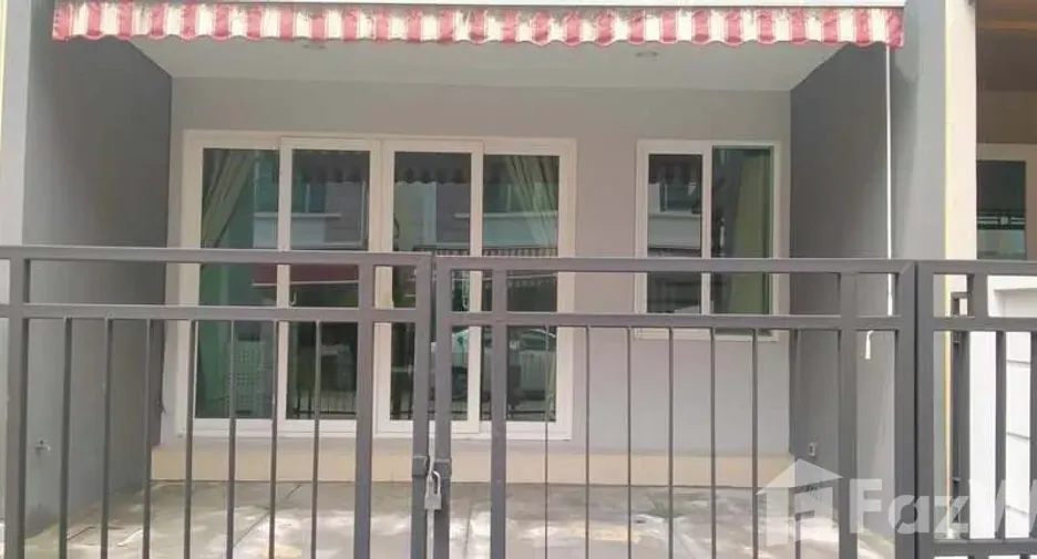 For rent 3 bedrooms townhouse in Wang Thonglang, Bangkok