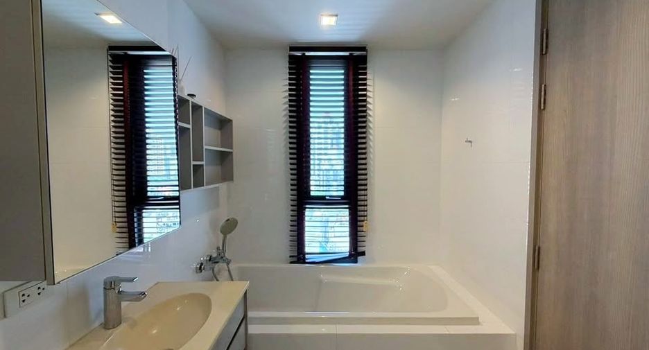 À louer et à vendre 2 chambres condo à Watthana, Bangkok