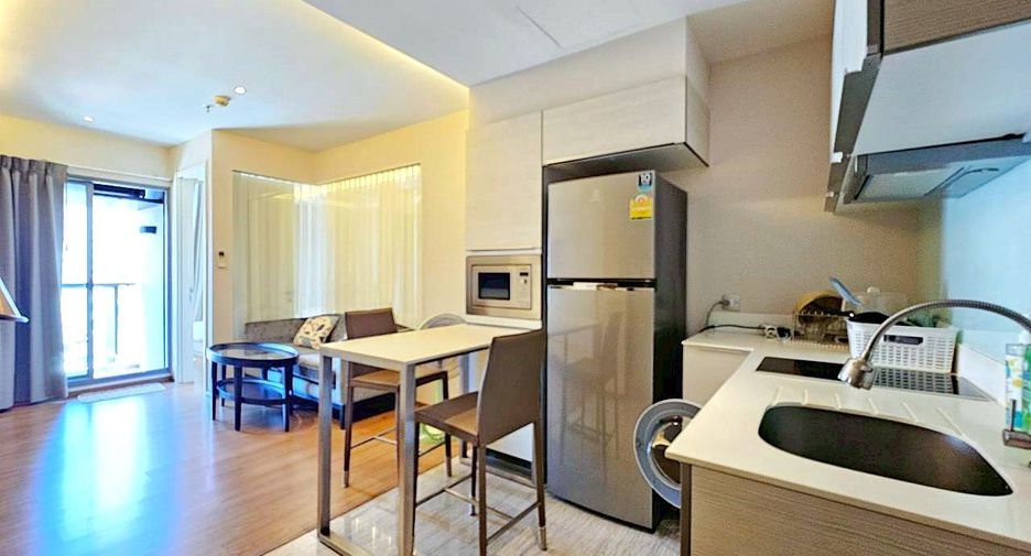 For rent 1 bed condo in Watthana, Bangkok