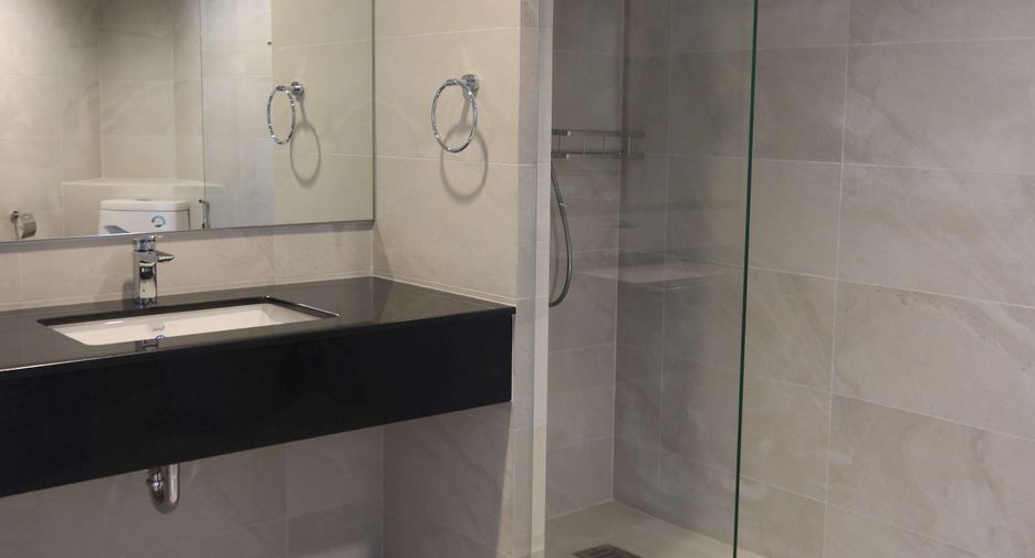 For rent 4 bedrooms condo in Khlong Toei, Bangkok