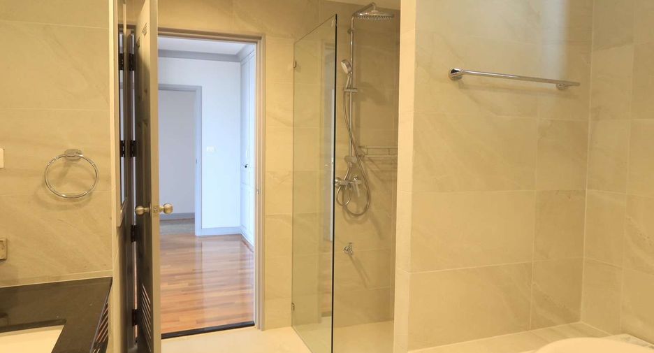 For rent 4 bedrooms condo in Khlong Toei, Bangkok