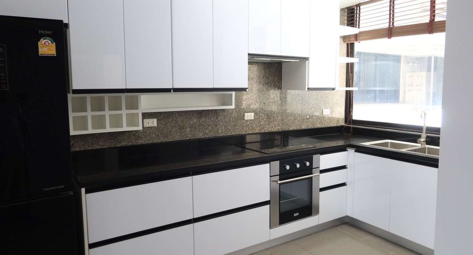 For rent 4 bedrooms condo in Khlong Toei, Bangkok
