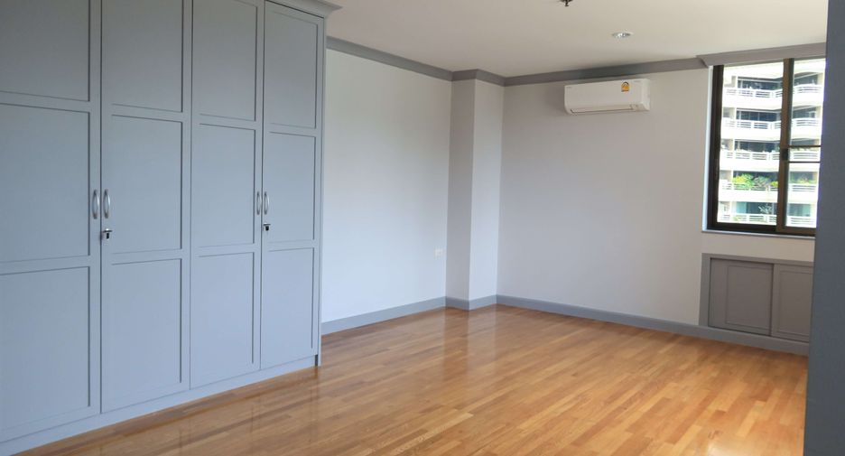 For rent 4 bedrooms condo in Khlong Toei, Bangkok