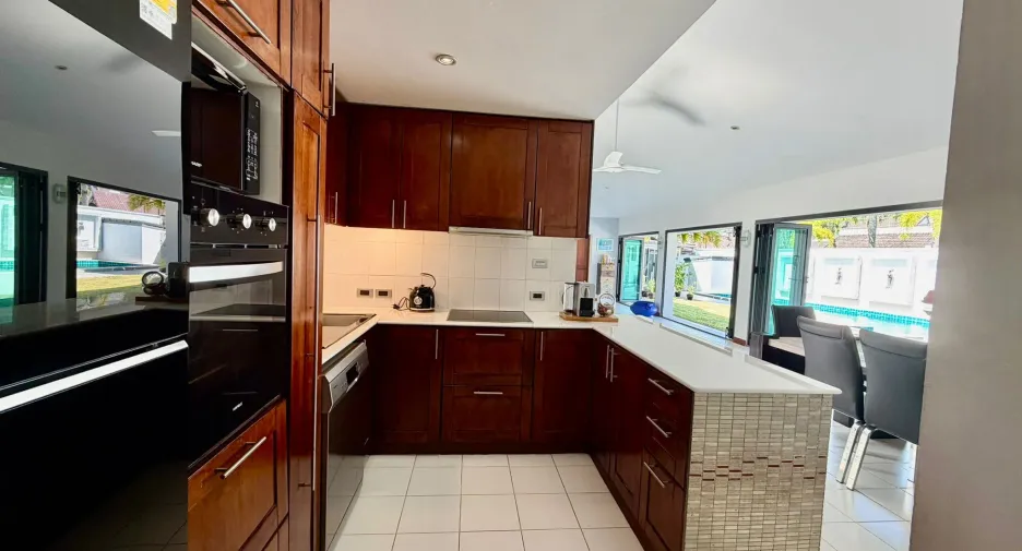 For sale and for rent 4 bedrooms villa in Kathu, Phuket