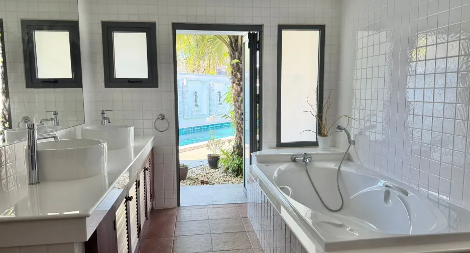 For sale and for rent 4 bedrooms villa in Kathu, Phuket