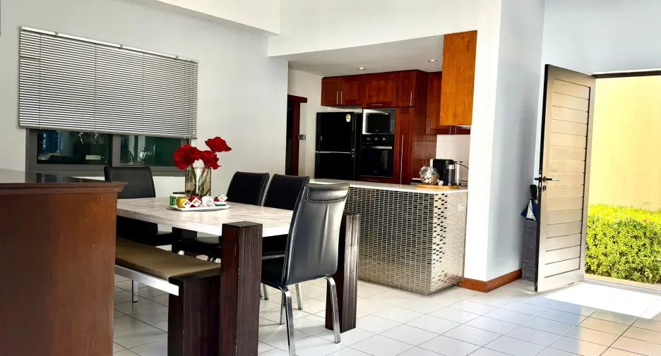For sale and for rent 4 bedrooms villa in Kathu, Phuket