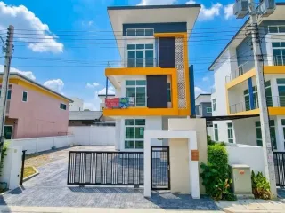 Casa en venta de 3 habitaciones en Phutthamonthon, Nakhon Pathom