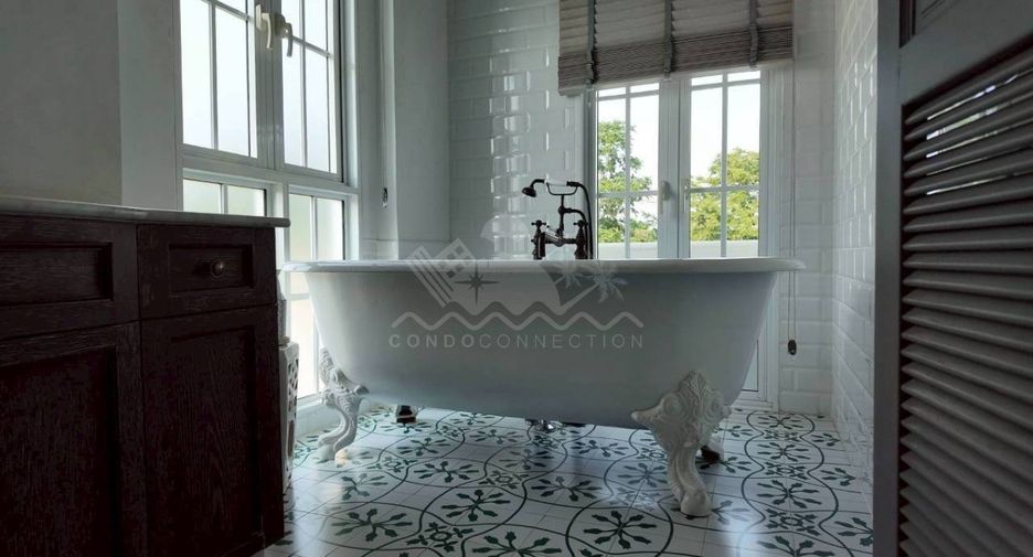 For sale 3 bedrooms house in Khlong Sam Wa, Bangkok
