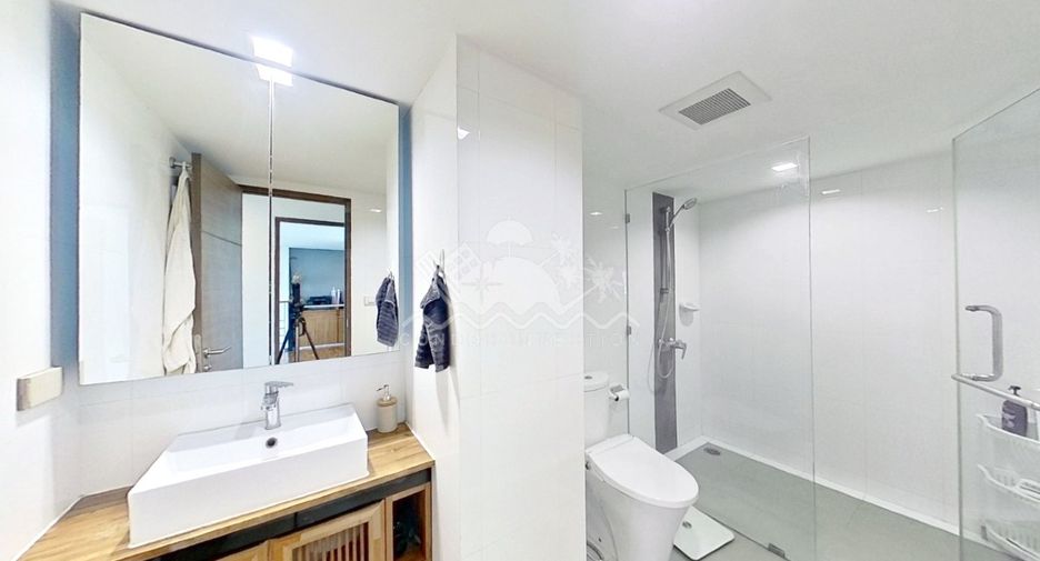 For rent 2 bedrooms condo in Watthana, Bangkok