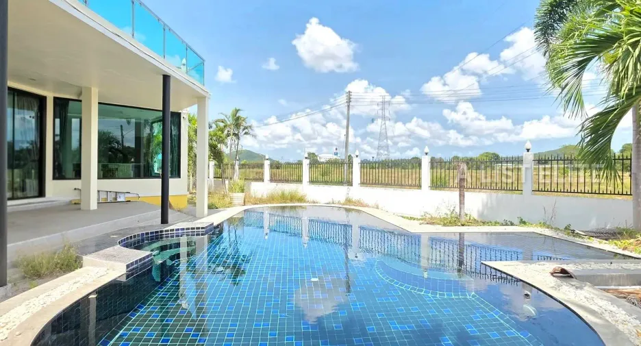For sale 3 ベッドルーム house in Sattahip, Pattaya