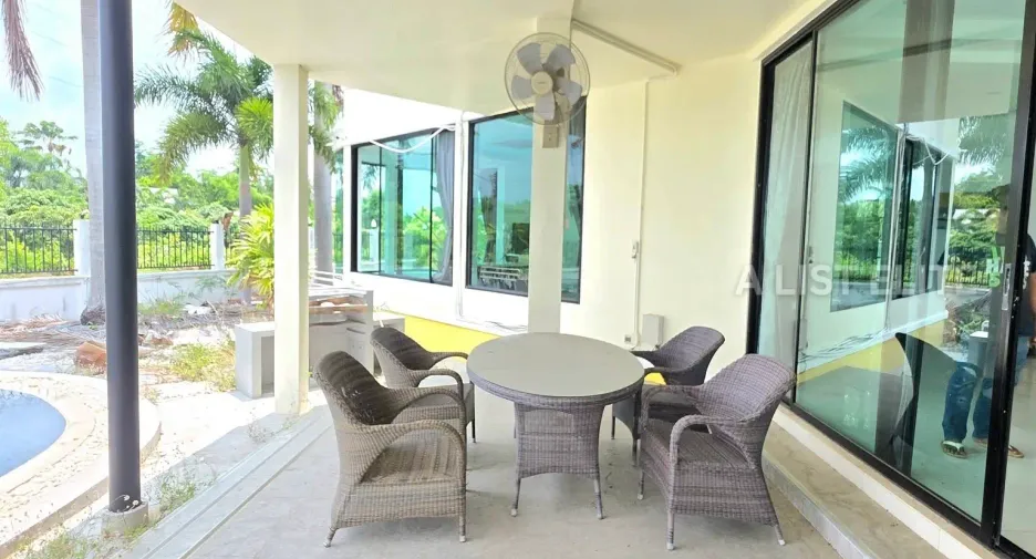 For sale 3 ベッドルーム house in Sattahip, Pattaya