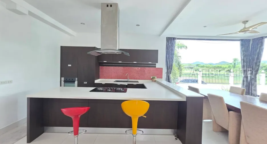 For sale 3 ベッドルーム house in Sattahip, Pattaya
