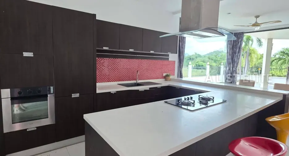 For sale 3 ベッドルーム house in Sattahip, Pattaya