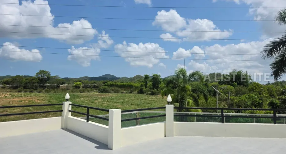 For sale 3 ベッドルーム house in Sattahip, Pattaya