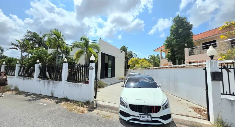 For sale 3 ベッドルーム house in Sattahip, Pattaya