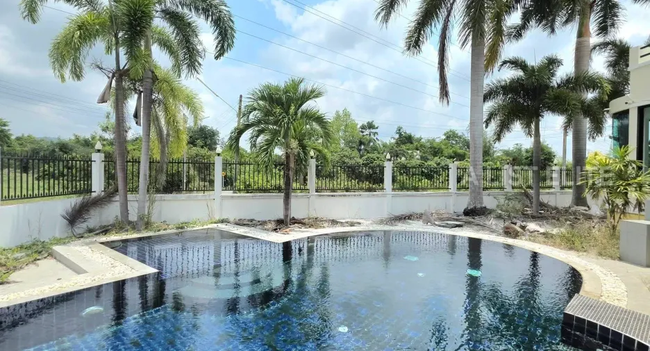 For sale 3 ベッドルーム house in Sattahip, Pattaya