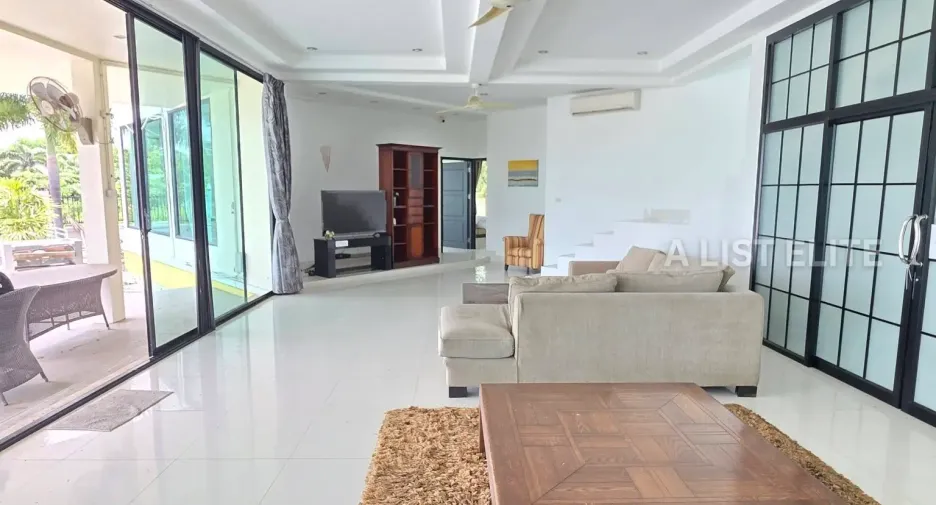 For sale 3 ベッドルーム house in Sattahip, Pattaya