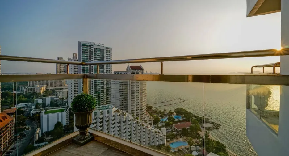 À vendre 3 chambres condo à North Pattaya, Pattaya
