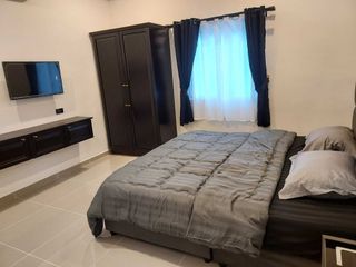 À vendre et à louer 6 chambres maison à Bang Lamung, Chonburi