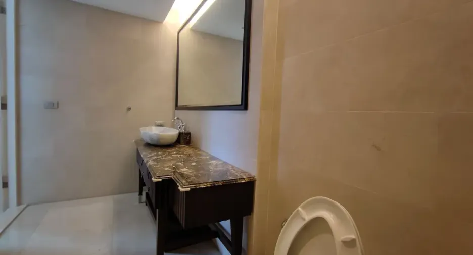 À vendre 3 chambres condo à Khlong Toei, Bangkok