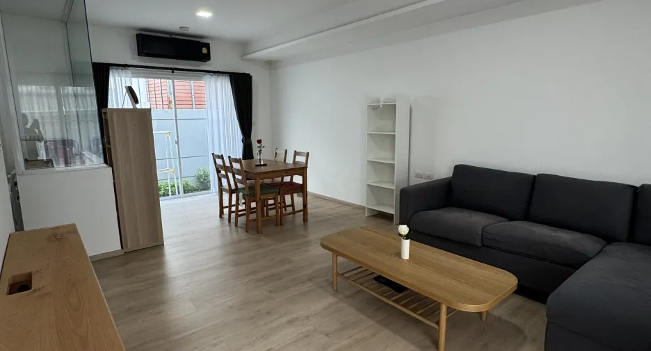 For rent 3 bedrooms townhouse in Bang Phli, Samut Prakan
