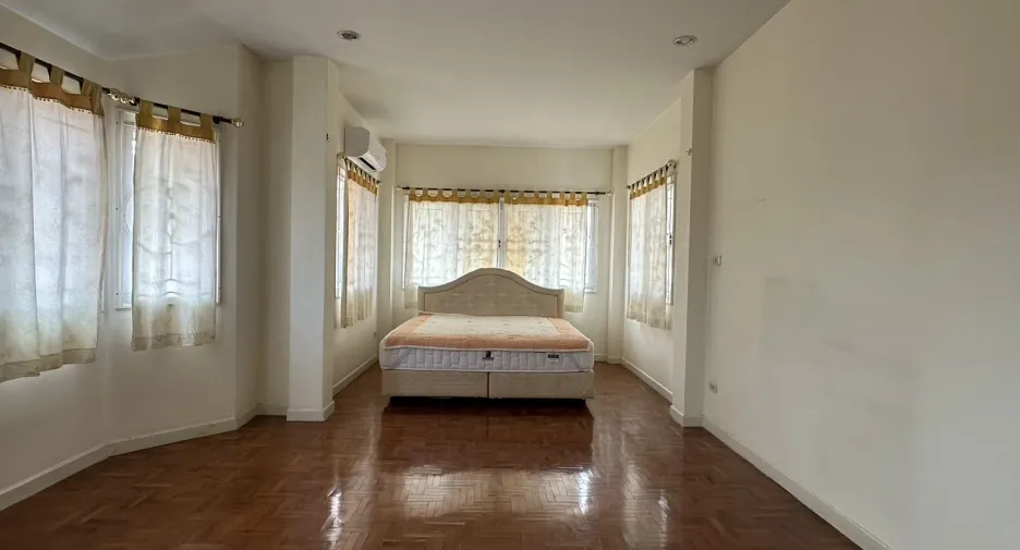 Casa en venta de 4 habitaciones en San Sai, Chiang Mai
