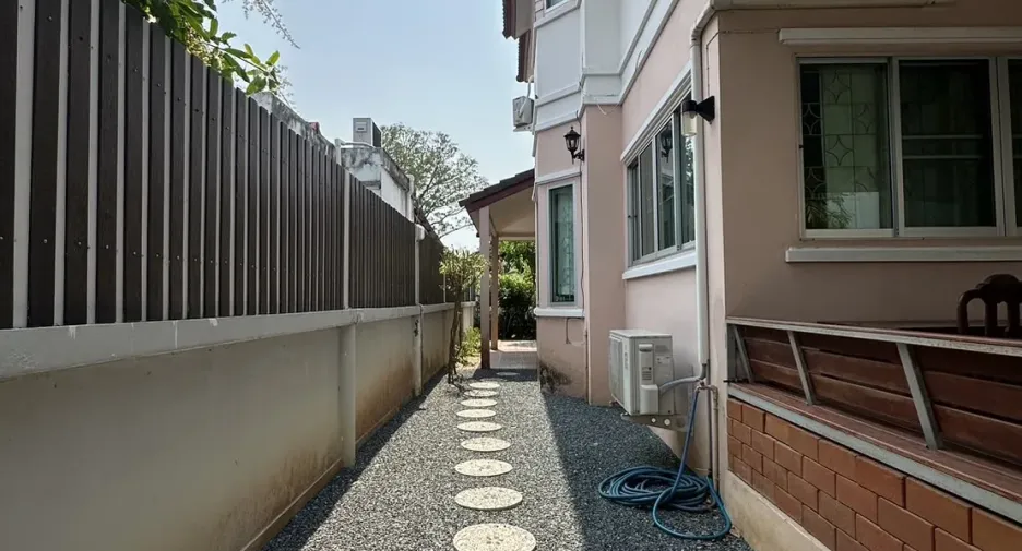 Casa en venta de 4 habitaciones en San Sai, Chiang Mai