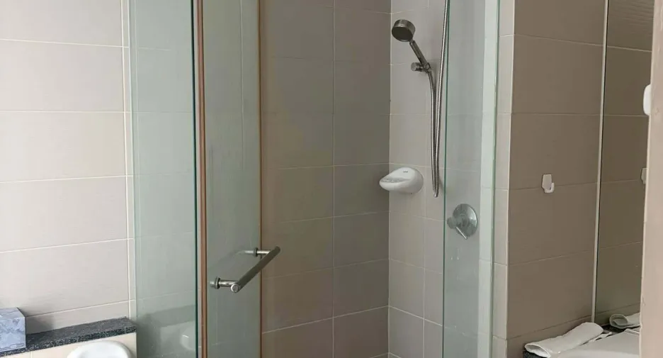 For rent 2 bedrooms condo in Khlong San, Bangkok