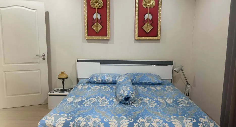 For rent 2 bedrooms condo in Khlong San, Bangkok