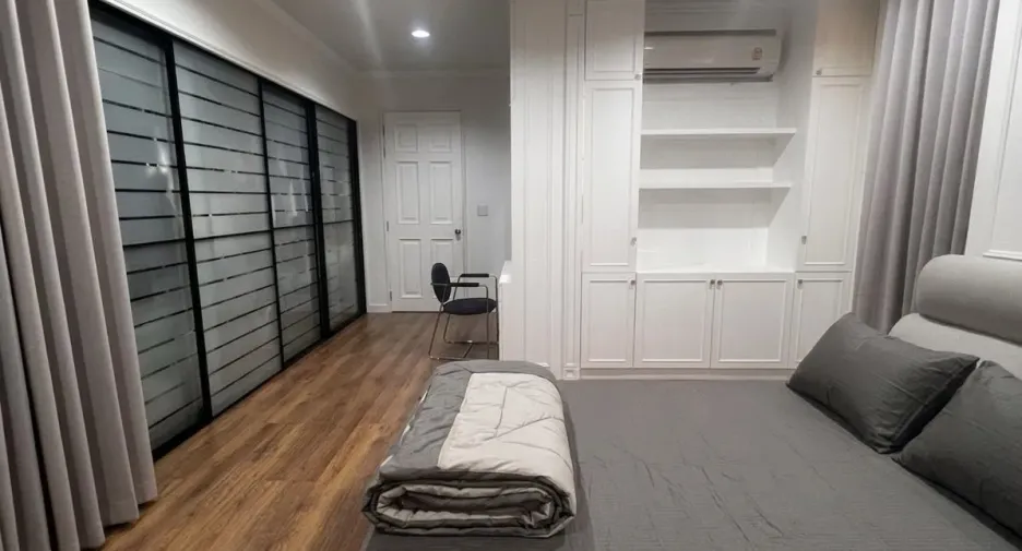 For rent 4 bedrooms house in Thawi Watthana, Bangkok