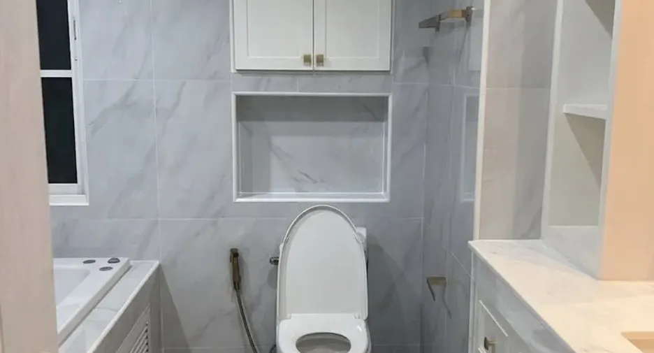 For rent 4 bedrooms house in Thawi Watthana, Bangkok