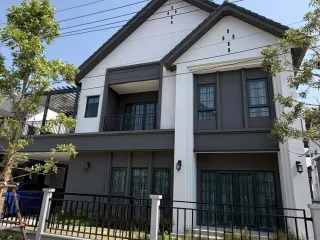 Casa en alquiler de 4 habitaciones en Bang Phli, Samut Prakan