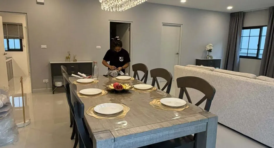 Casa en alquiler de 4 habitaciones en Bang Phli, Samut Prakan