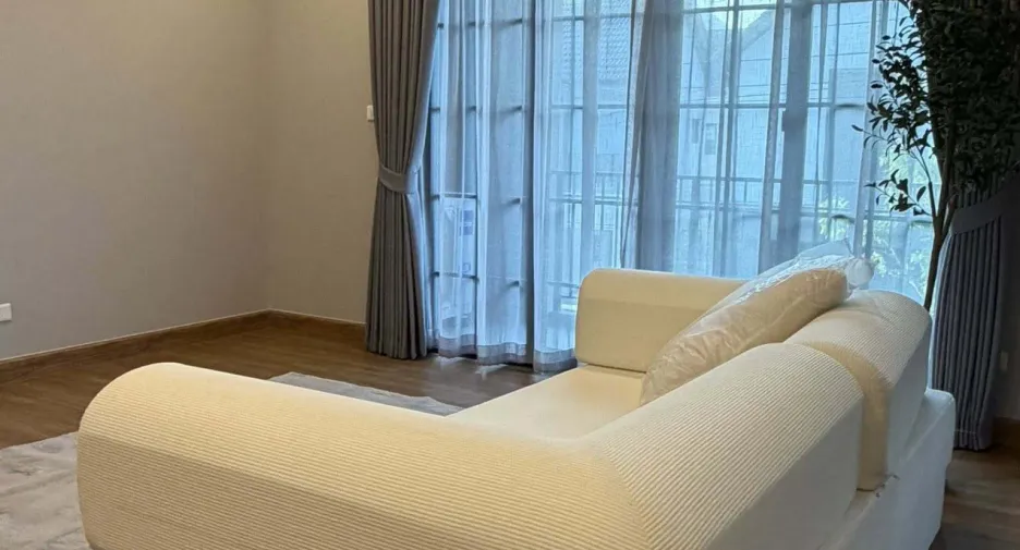 Casa en alquiler de 4 habitaciones en Bang Phli, Samut Prakan