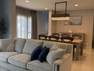 Casa en alquiler de 4 habitaciones en Bang Phli, Samut Prakan