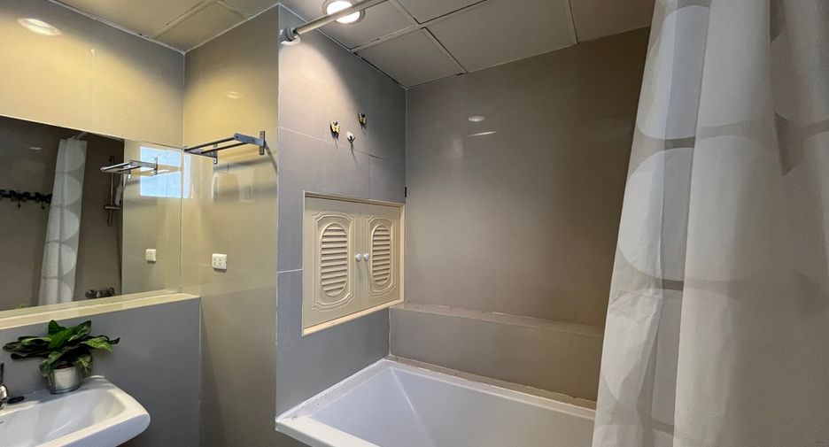 For sale 2 bedrooms condo in Watthana, Bangkok
